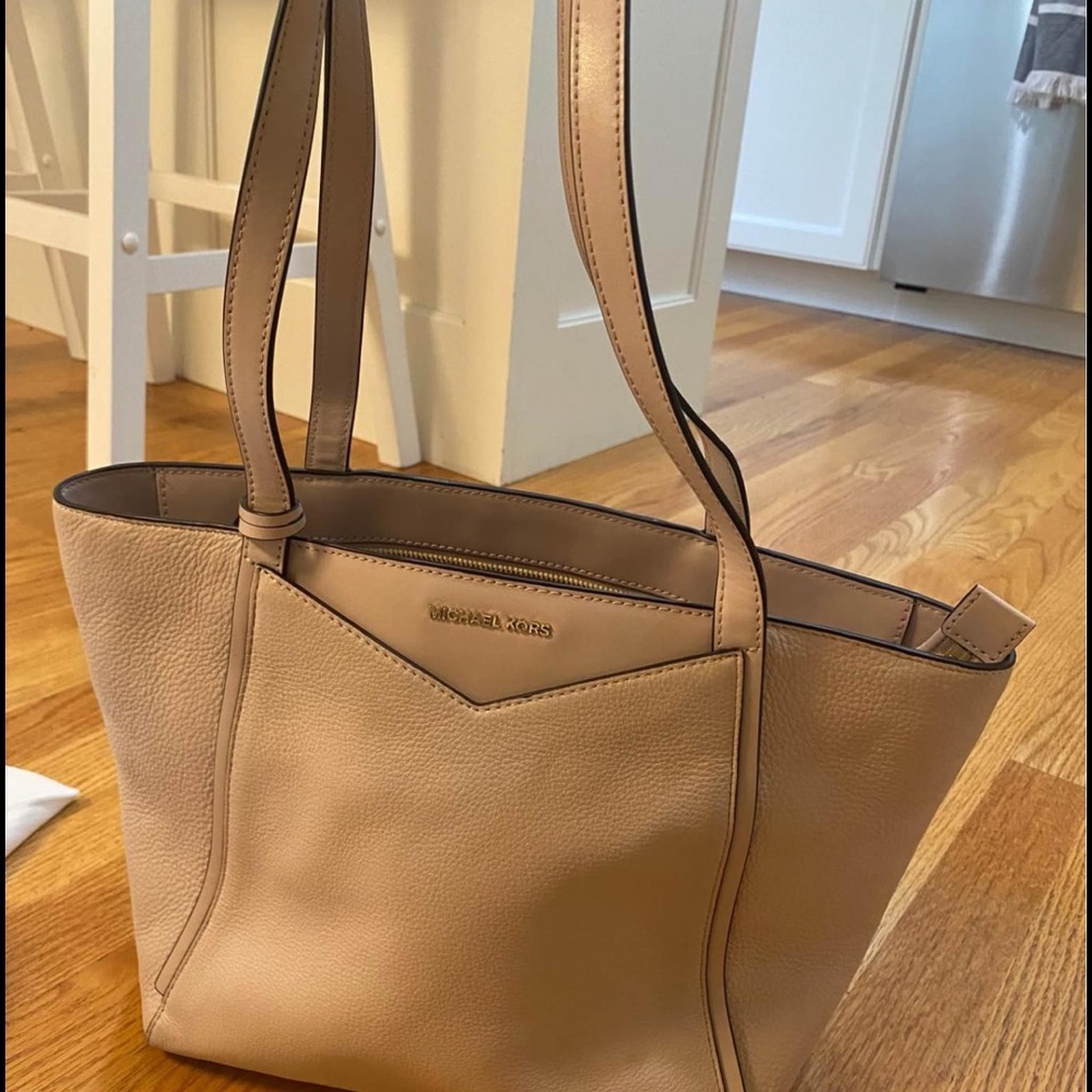 MK shoulder bag.